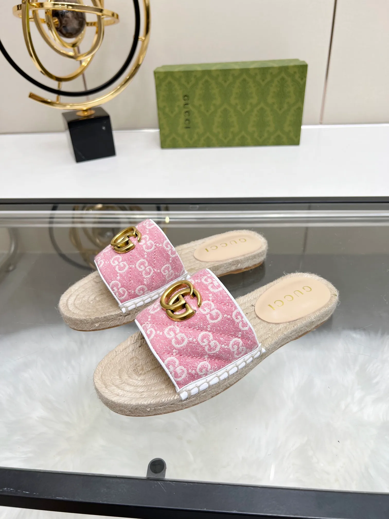 👟👟Ex-factory price 320👟👟 Gucci slippers fisherman shoes new color Injection molded one-piece straw bottom, high-end quality Fabric: Double G imported fabric Lining: sheepskin lining Code number: 35~42 Fabric styles include apricot, floral, pink, black, blue, burgundy, champagne, green, orange, cyan, starry sky, more than 30 colors to choose from, many colors to be updated in the future ,,,,,,,,